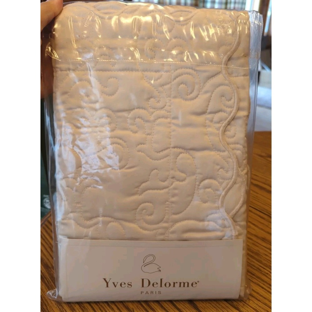Pair New Vintage Yves Delorme Quilted Sham ECRU Satin Cover Pillow‎ 12 X 16